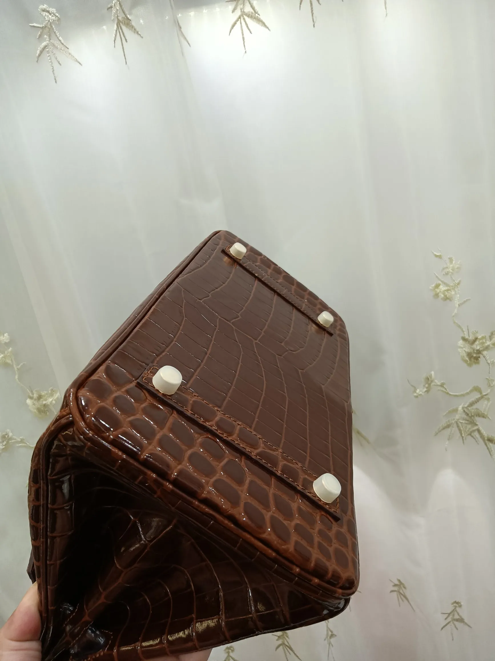 Hot model debuts, price has been adjusted💰800/380/360💥Hermes/Hermes💥Official classic production💋Platinum crocodile pattern💋Original quality coming👉Using imported crocodile pattern cowhide , with pure 24k original hardware💎Size: large 35*25*18cm/medium 30*22*16cm/small 25* 20*14cm👛Excellent workmanship👏👏Legendary slow work and careful work💓Real pictures taken💓Classic beauty worth owning💃🏻💃🏻💃🏻