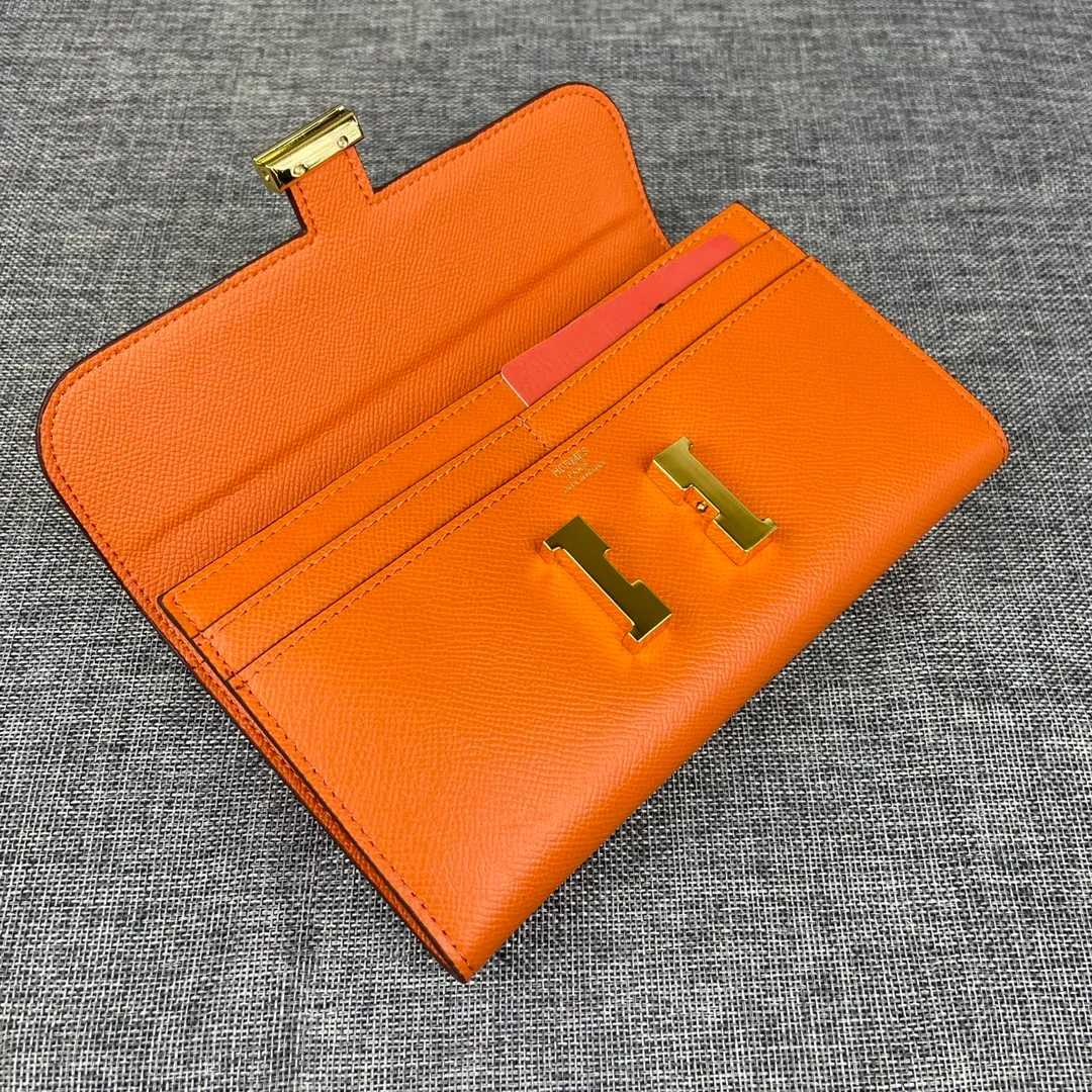Hermes Constance Original Order p290💰 Model: 539 Palm Pattern Gold Buckle Size: 22*11cm Hermes🇫🇷Overseas🇫🇷Imported cowhide, soft and comfortable to the touch. Counter version, OEM code inside, original replica with gold hardware, exquisite and elegant, oil edge is straight and smooth🎈There are two large note slots, a zipper pocket, and 12 card slots🚚