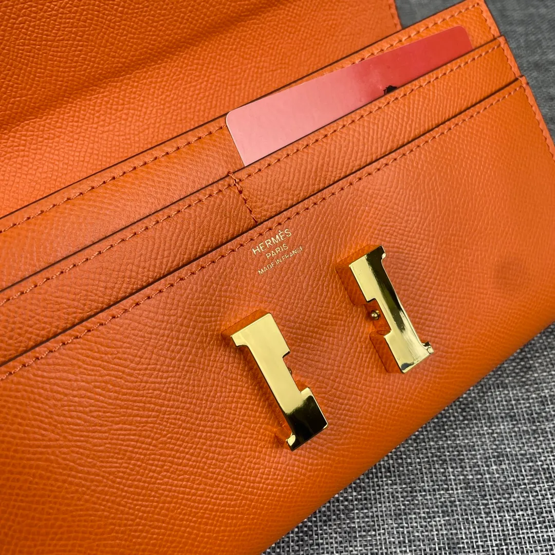 Hermes Constance Original Order p290💰 Model: 539 Palm Pattern Gold Buckle Size: 22*11cm Hermes🇫🇷Overseas🇫🇷Imported cowhide, soft and comfortable to the touch. Counter version, OEM code inside, original replica with gold hardware, exquisite and elegant, oil edge is straight and smooth🎈There are two large note slots, a zipper pocket, and 12 card slots🚚