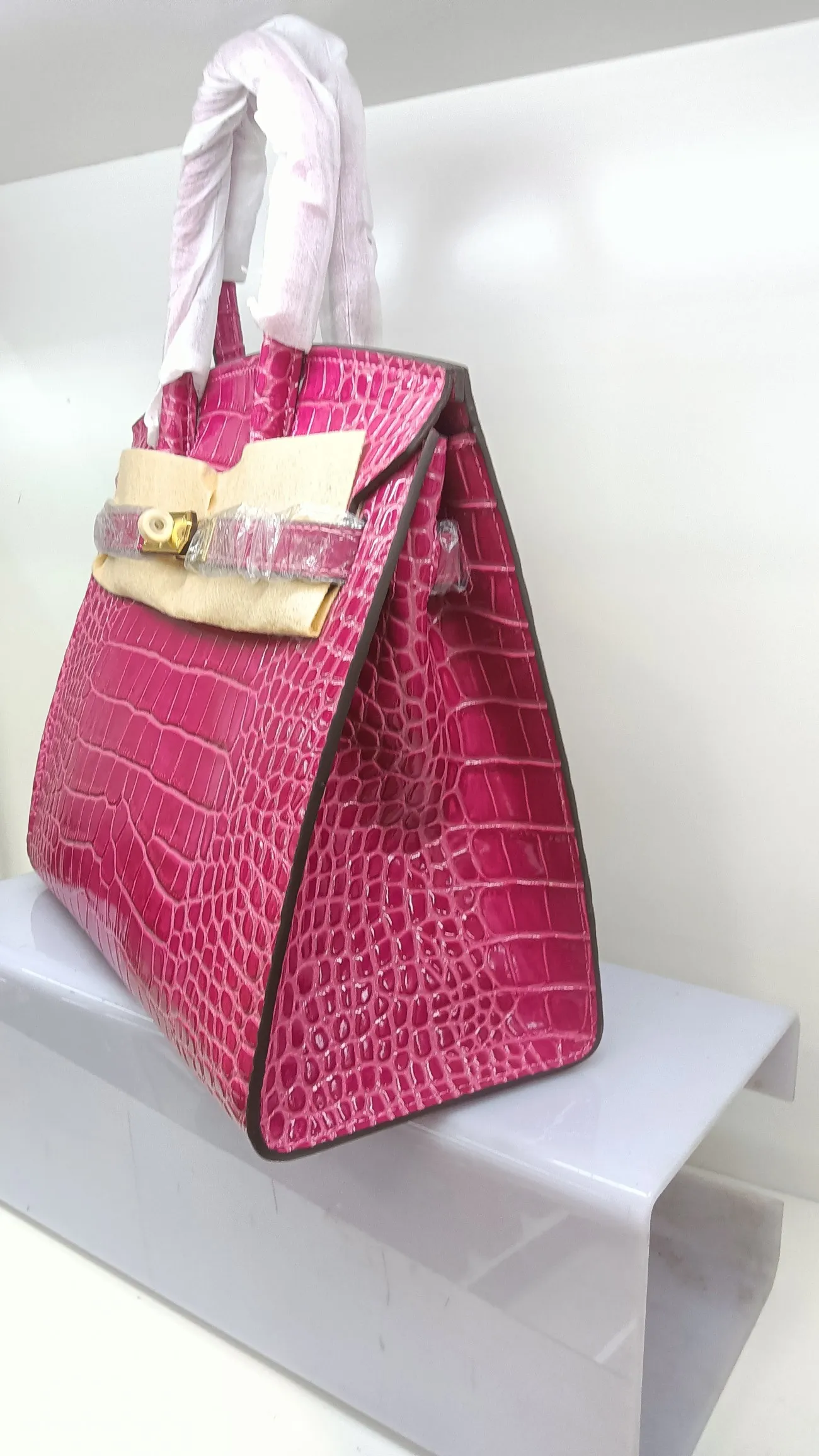 760💰 Crocodile pattern cowhide oil edge model: picture color, red, no holes, with long shoulder strap, size 30X13X26cm