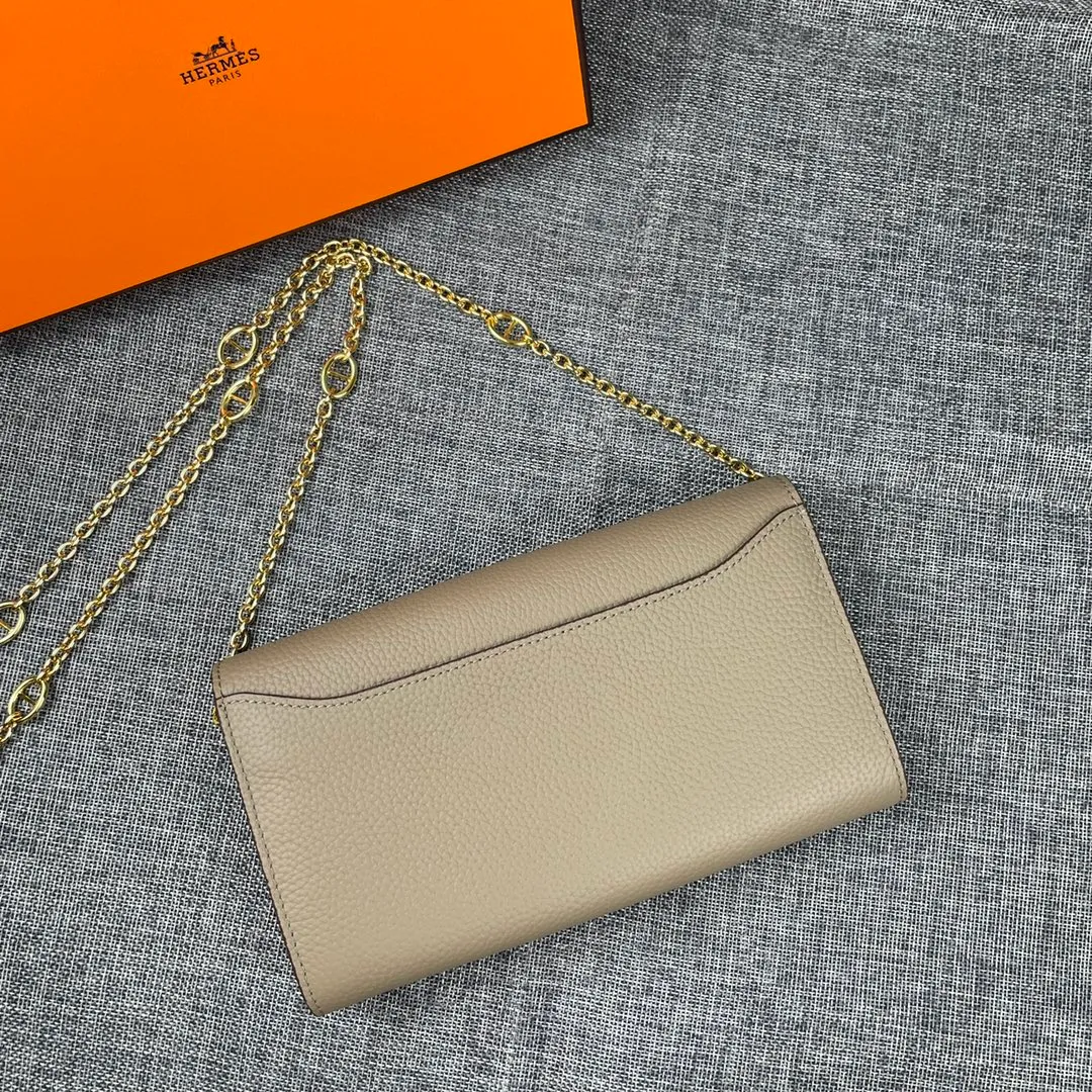 Hermes Constance p310💰 Hermes model: 9852 gold chain togo leather size: 22*11cm 🇫🇷Overseas🇫🇷Imported Togo cowhide, with original OEM code inside, soft and comfortable to the touch. The original replica is matched with silver hardware, exquisite and elegant, and the oil edge is straight and smooth🎈There are two large note slots, a zipper pocket, and 12 card slots🚚The gold chain is 120cm long
