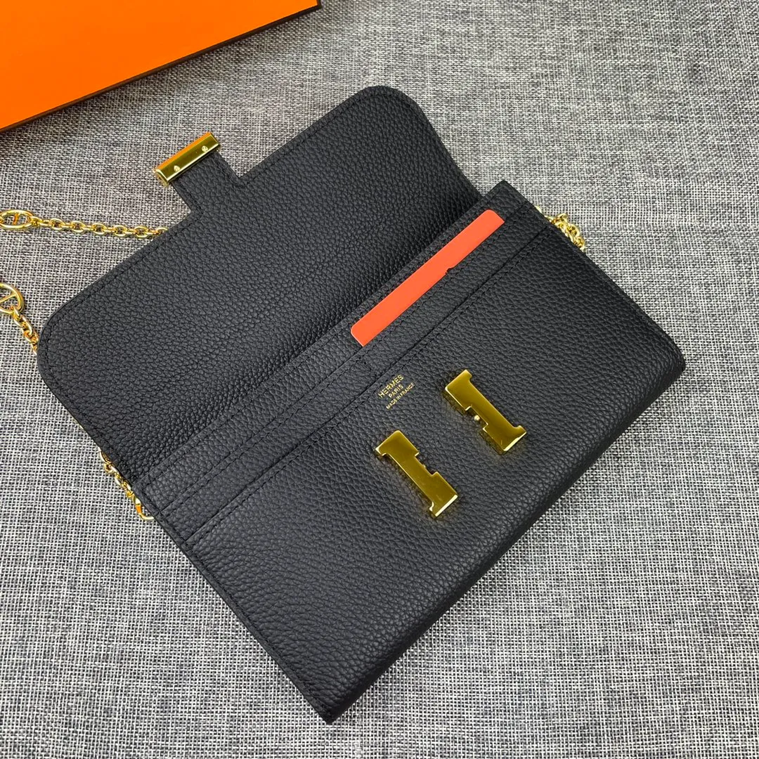 Hermes Constance p310💰 Hermes model: 9852 gold chain togo leather size: 22*11cm 🇫🇷Overseas🇫🇷Imported Togo cowhide, with original OEM code inside, soft and comfortable to the touch. The original replica is matched with silver hardware, exquisite and elegant, and the oil edge is straight and smooth🎈There are two large note slots, a zipper pocket, and 12 card slots🚚The gold chain is 120cm long
