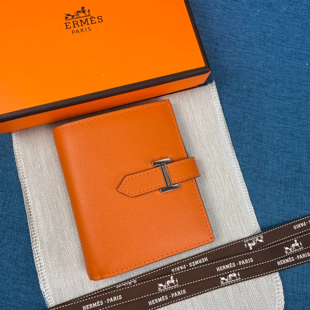 [Hermes original order] p230💰 Hermès new solid color leather pocket vertical wallet 💋Counter copy, original hardware, original OEM code inside 💋Soft feel 🎉Oil edges are straight and smooth, compare with the counter 💋Material: imported palm print cowhide 💋Size: 10*12CM. 💋Model: 5120 palm print