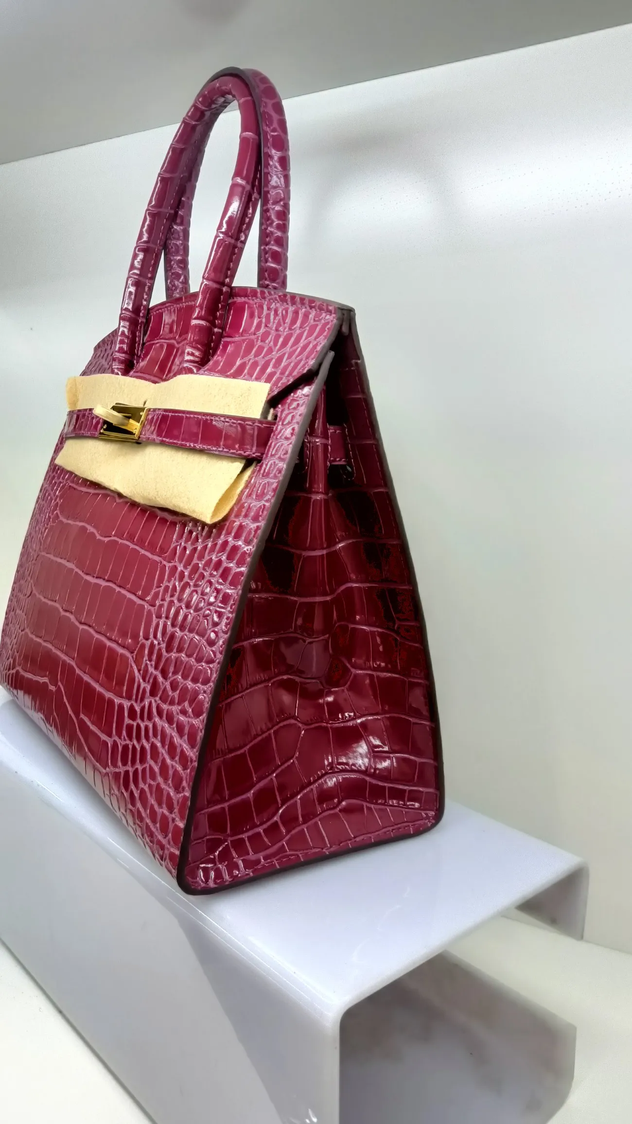 760💰 Crocodile pattern cowhide oil edge model: picture color, burgundy, no perforation, with long shoulder strap, size 30X13X26cm