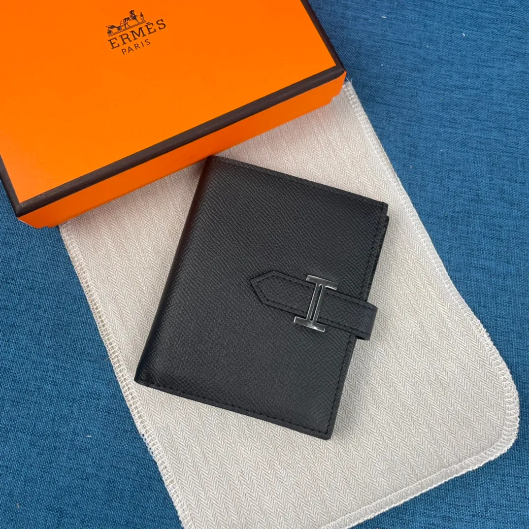 [Hermes original order] p230💰 Hermès new solid color leather pocket vertical wallet 💋Counter copy, original hardware, original OEM code inside 💋Soft feel 🎉Oil edges are straight and smooth, compare with the counter 💋Material: imported palm print cowhide 💋Size: 10*12CM. 💋Model: 5120 palm print