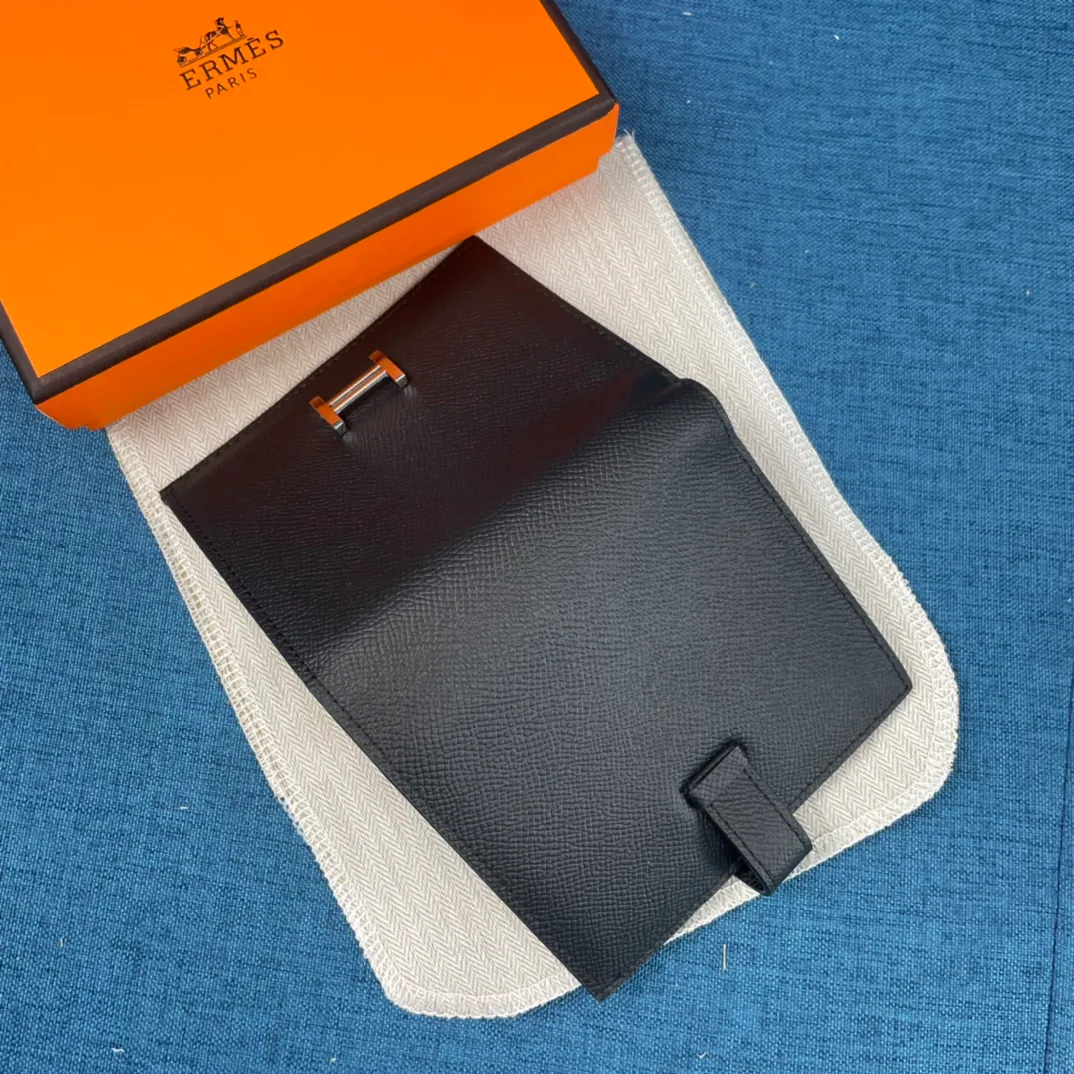 [Hermes original order] p230💰 Hermès new solid color leather pocket vertical wallet 💋Counter copy, original hardware, original OEM code inside 💋Soft feel 🎉Oil edges are straight and smooth, compare with the counter 💋Material: imported palm print cowhide 💋Size: 10*12CM. 💋Model: 5120 palm print
