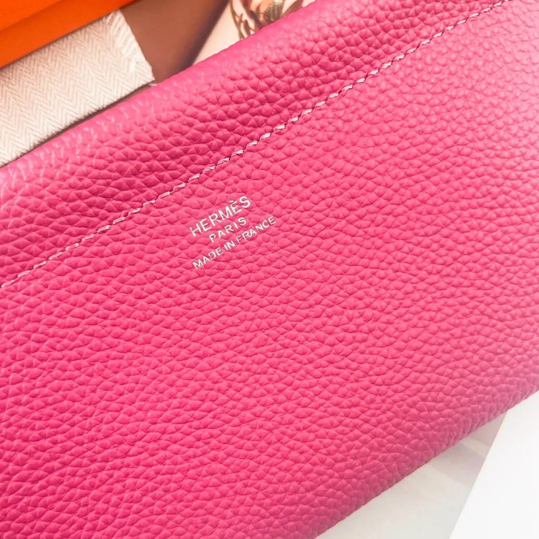 Hermès new model【Hermes】💰180 💋New first-layer cowhide wallet 💋Soft touch, magnetic buckle opening and closing 💋Material: imported togo cowhide 💋Size: 19*11 CM 💋Model: 6911