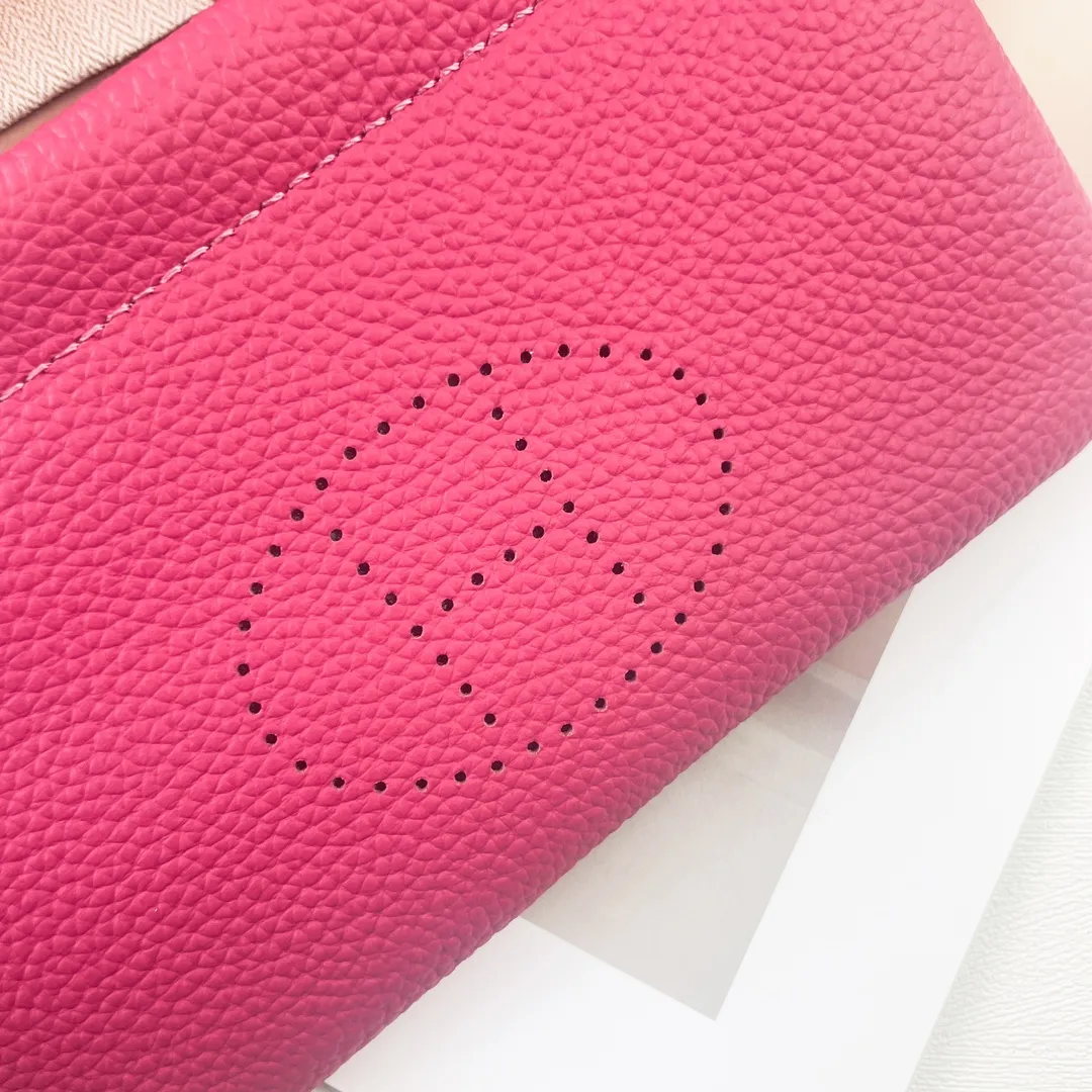Hermès new model【Hermes】💰180 💋New first-layer cowhide wallet 💋Soft touch, magnetic buckle opening and closing 💋Material: imported togo cowhide 💋Size: 19*11 CM 💋Model: 6911