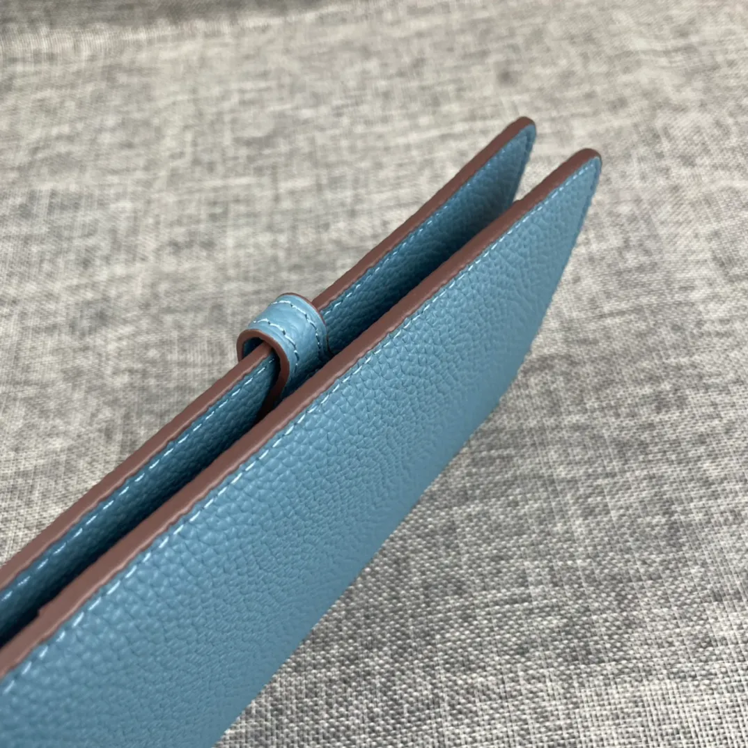 Original quality, p300💰 Hermès Dogon Duo detachable wallet Model: 533 gold buckle Made of Togo calfskin, with original OEM code inside💄 Exquisite workmanship, 8 card slots, 1 bill pocket, 2 extra pockets, a detachable coin purse and palladium-plated saddle nail lock Size: 20.1cm*12.5cm