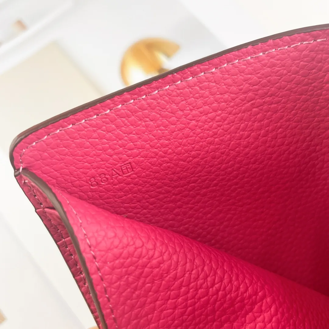 [Hermes new wallet]💰250 Model: H230 silver buckle Dimensions: length 13.5x width 10.5x thickness 2 cm Made of togo calfskin, equipped with 10 card slots, 1 banknote pocket, palladium-plated lock buckle, exquisite and perfect workmanship, original OEM code inside