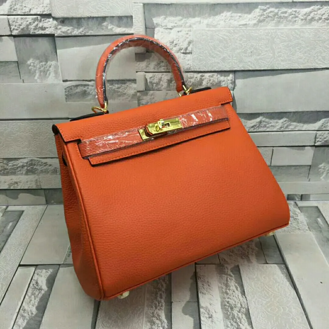 High quality 🅿️P600/P640/P680😀Classic models are sold every day🉐Hermès Kelly pebbled soft cowhide🐂Upgraded quality❤️Soft feel, fine workmanship, good-looking style, versatile all year round! Quality Guaranteed Taste ❗️ 3 sizes small 25cm; medium 28cm; large 32cm
