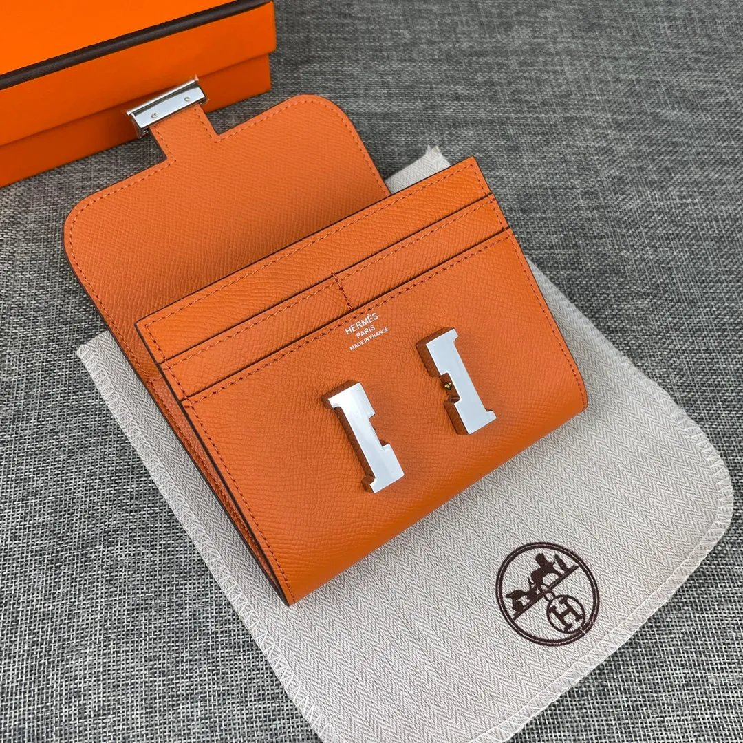 Hermes Constance p250💰 Model: 537 Palm pattern silver buckle Size: 13*11.8cm. Hermes🇫🇷Overseas🇫🇷Imported palm pattern cowhide, soft and comfortable to the touch. The original replica is matched with silver hardware, exquisite and elegant, and has the original OEM code inside. The oil edges are straight and smooth🎈There are two cash slots, a zipper pocket, and 3 card slots🚚