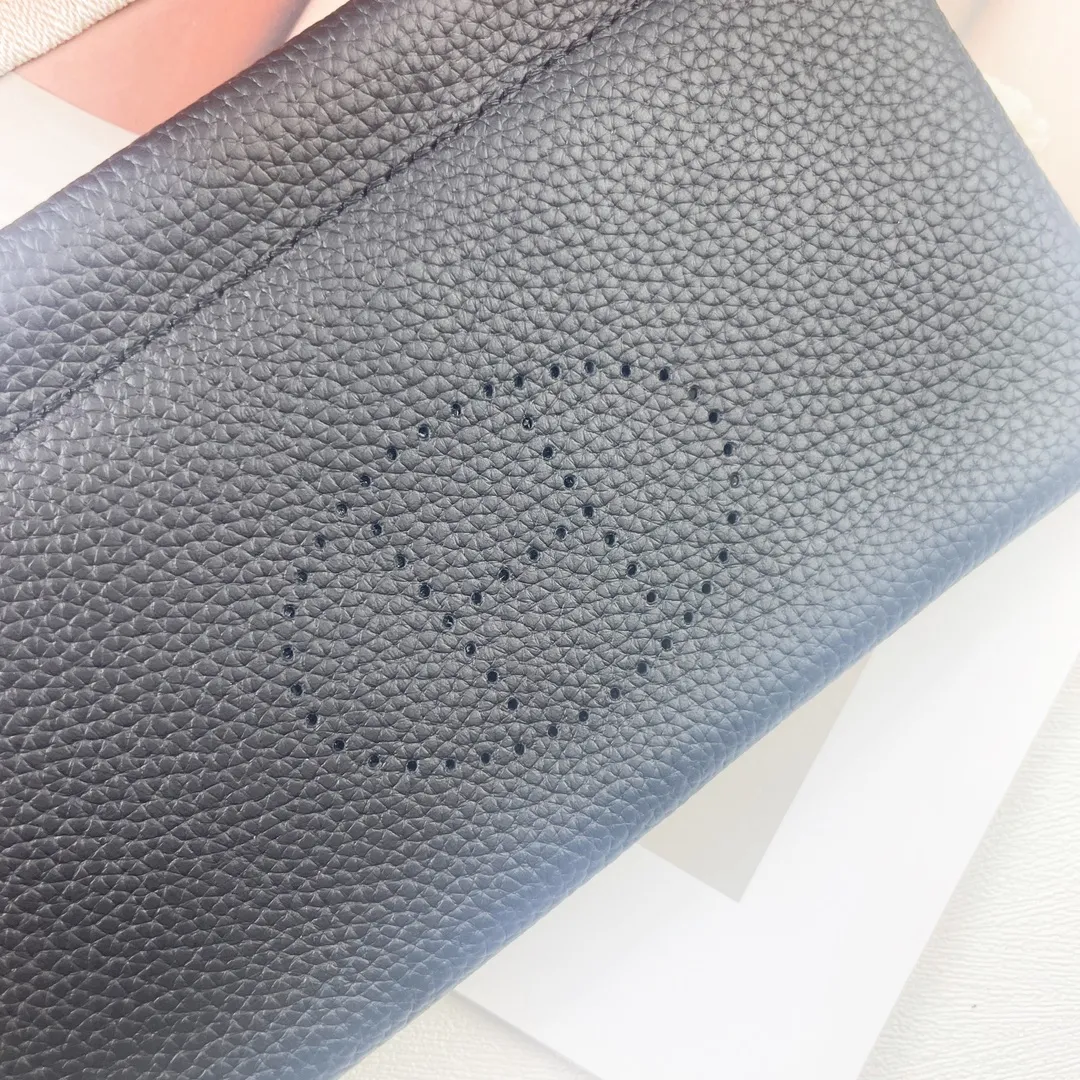 Hermès new model【Hermes】💰180 💋New first-layer cowhide wallet 💋Soft touch, magnetic buckle opening and closing 💋Material: imported togo cowhide 💋Size: 19*11 CM 💋Model: 6911