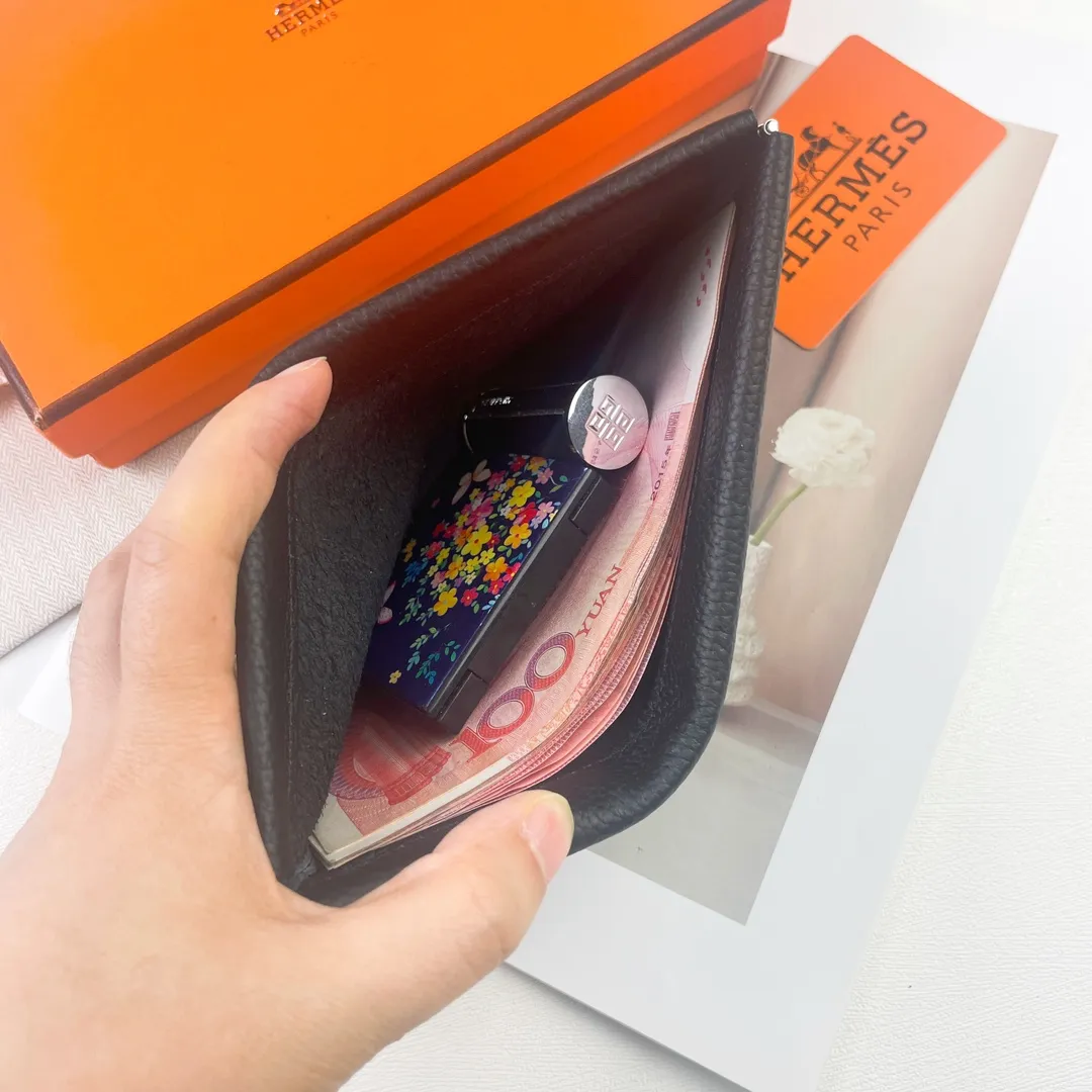 Hermès new model【Hermes】💰180 💋New first-layer cowhide wallet 💋Soft touch, magnetic buckle opening and closing 💋Material: imported togo cowhide 💋Size: 19*11 CM 💋Model: 6911