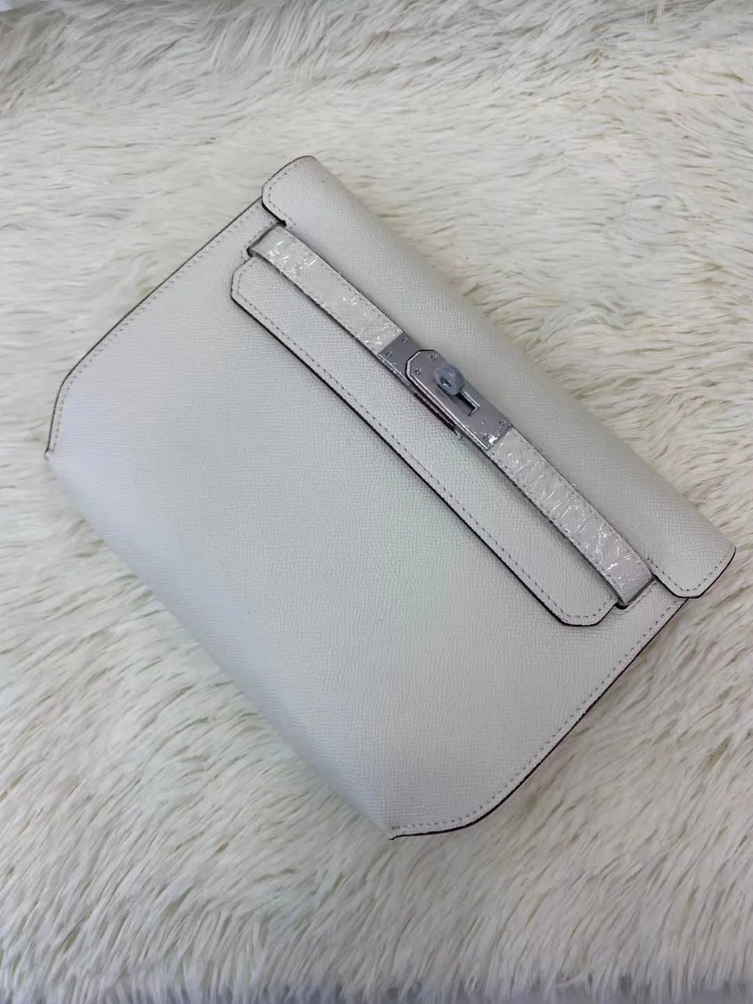 640💰New product: Hermès retro style Kelly with three shoulder straps, multi-purpose, very versatile, can be hung diagonally under the arm with palm print leather, 25-18-4