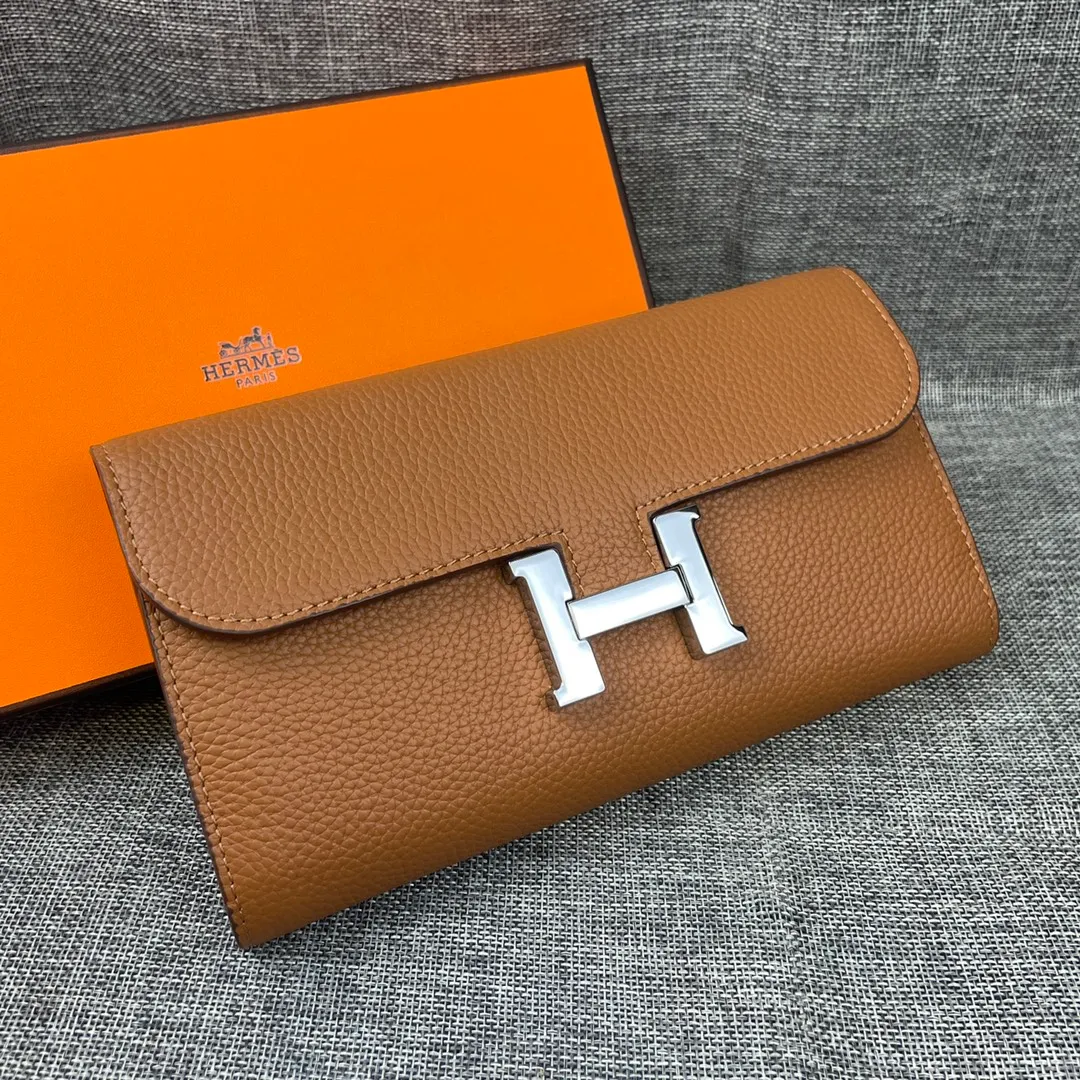 Hermes Constance p270💰 Hermes model: 539 silver buckle togo leather size: 22*11cm 🇫🇷Overseas🇫🇷Imported Togo cowhide, soft and comfortable to the touch. The original replica is matched with gold hardware and has the original OEM code inside. It is exquisite and elegant, and the oil edges are straight and smooth🎈There are two large note slots, a zipper pocket, and 12 card slots inside🚚