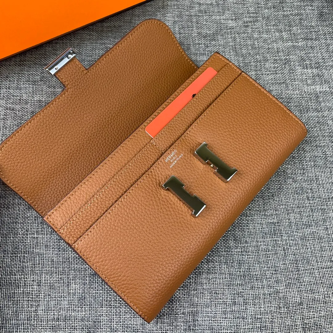 Hermes Constance p270💰 Hermes model: 539 silver buckle togo leather size: 22*11cm 🇫🇷Overseas🇫🇷Imported Togo cowhide, soft and comfortable to the touch. The original replica is matched with gold hardware and has the original OEM code inside. It is exquisite and elegant, and the oil edges are straight and smooth🎈There are two large note slots, a zipper pocket, and 12 card slots inside🚚