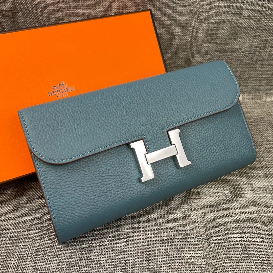 Hermes Constance p270💰 Hermes model: 539 silver buckle togo leather size: 22*11cm 🇫🇷Overseas🇫🇷Imported Togo cowhide, soft and comfortable to the touch. The original replica is matched with gold hardware and has the original OEM code inside. It is exquisite and elegant, and the oil edges are straight and smooth🎈There are two large note slots, a zipper pocket, and 12 card slots inside🚚