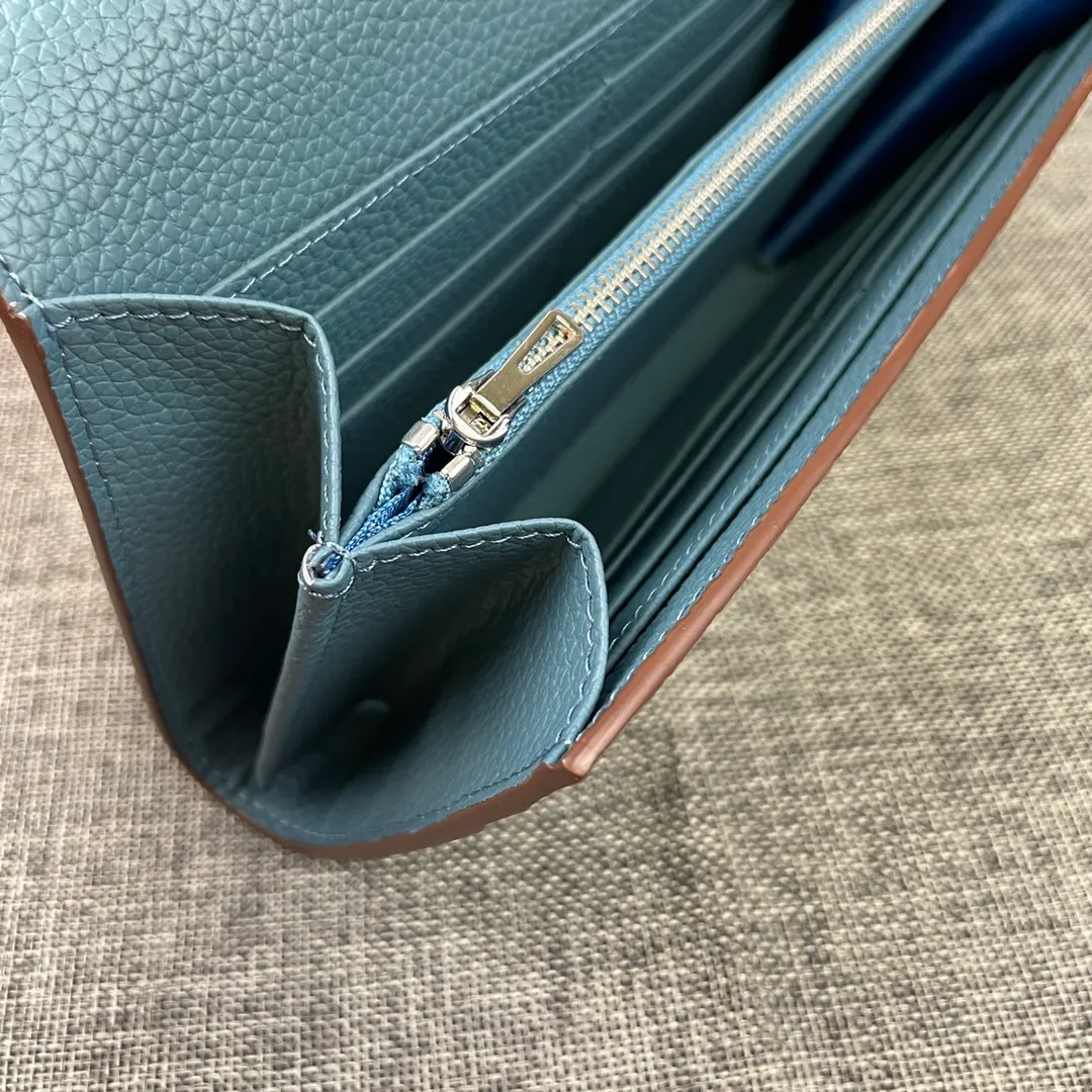 Hermes Constance p270💰 Hermes model: 539 silver buckle togo leather size: 22*11cm 🇫🇷Overseas🇫🇷Imported Togo cowhide, soft and comfortable to the touch. The original replica is matched with gold hardware and has the original OEM code inside. It is exquisite and elegant, and the oil edges are straight and smooth🎈There are two large note slots, a zipper pocket, and 12 card slots inside🚚