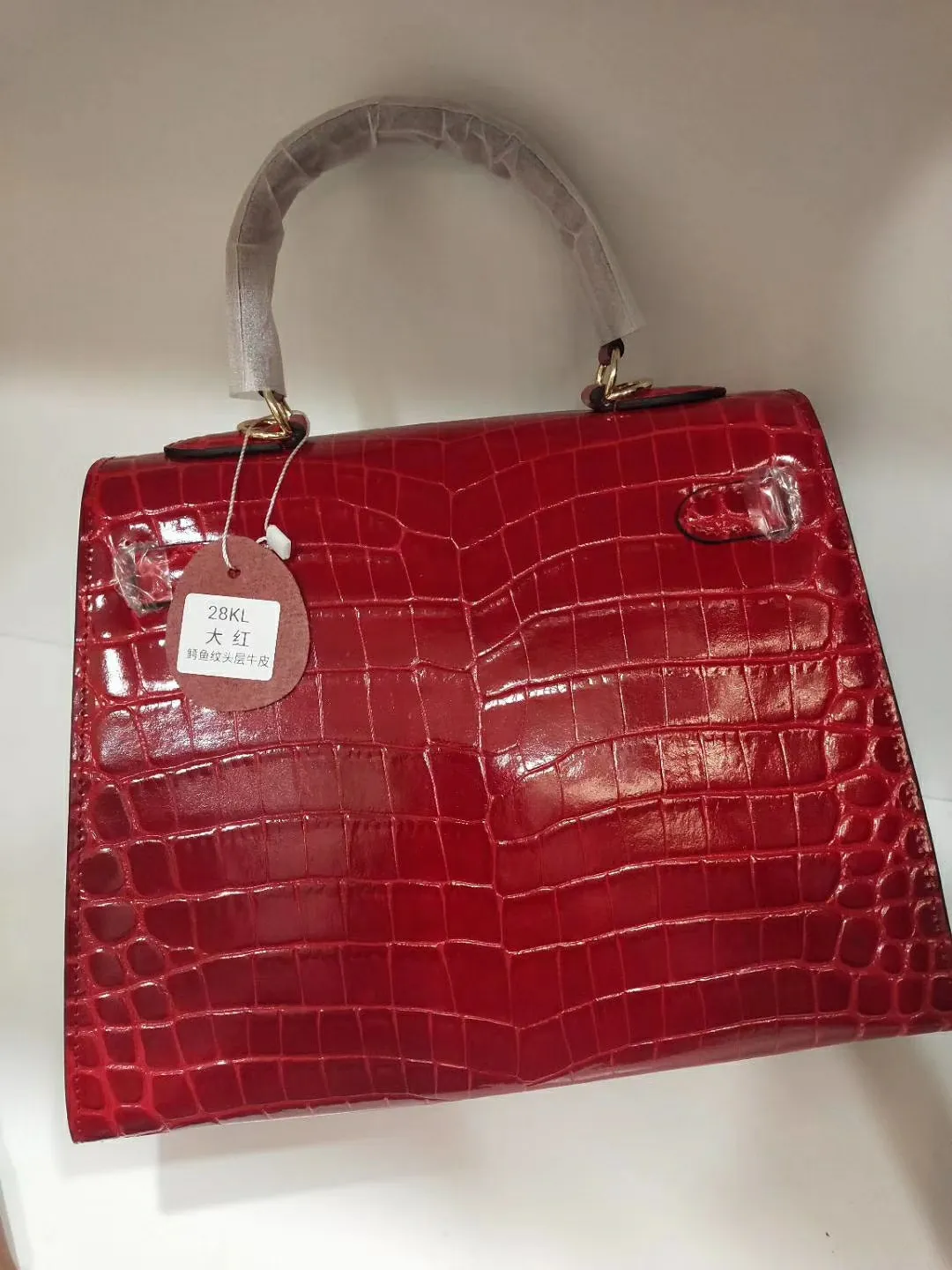 Batch 50cmP640, 28cmP680💅💅🎈Hermes 🎈Hermes 😱Classic Kelly crocodile pattern Original first-layer cowhide leather inner sheepskin [strong] Original steel hardware Selected crocodile pattern Exquisite workmanship Detailed quality depends on the real thing and the picture Original workmanship Comes with a long shoulder strap Reasonable price Classic coming [Seduce] The picture above must sell [Victory] Size: 25×20×10cm, 28×23×13cm