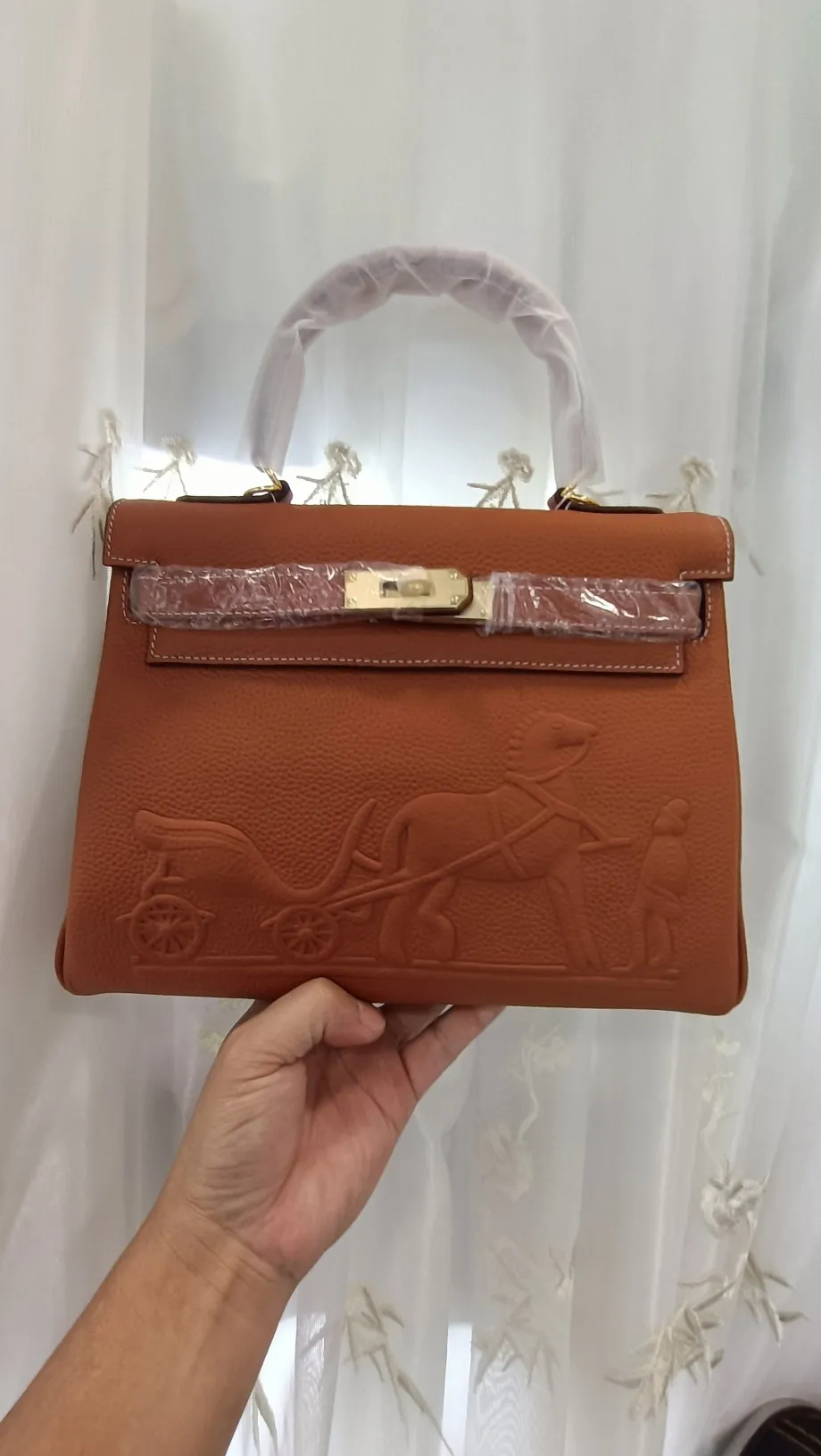 760💰, Kelly bag💥Hermès🐴🐴🏇🏇🚴🏻🚴🏻Horse cart/Hermes💥Official classic production💋💋Original quality coming👉Made of imported pebbled cowhide leather👑 Equipped with pure 24k hardware💎Excellent workmanship👏👏Legendary slow work and meticulous work💓Real pictures taken💓There is no best, only better [smile], size 28cm×20cm×9cm