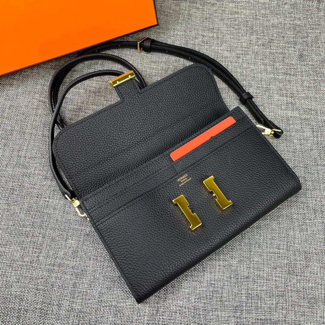 Hermes Constance p330💰 Hermes model: 9852 gold belt togo leather size: 22*11cm 🇫🇷Overseas🇫🇷Imported Togo cowhide, with original OEM code inside, soft and comfortable to the touch. The original replica is matched with silver hardware, exquisite and elegant, and the oil edge is straight and smooth🎈There are two large note slots, a zipper pocket, and 12 card slots🚚The shoulder strap is adjustable