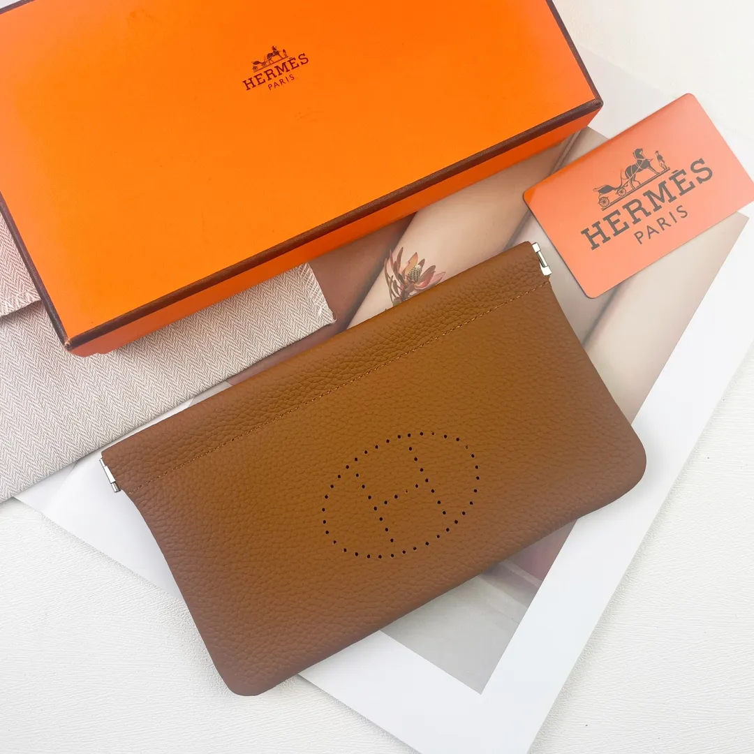 Hermès new model【Hermes】💰180 💋New first-layer cowhide wallet 💋Soft touch, magnetic buckle opening and closing 💋Material: imported togo cowhide 💋Size: 19*11 CM 💋Model: 6911