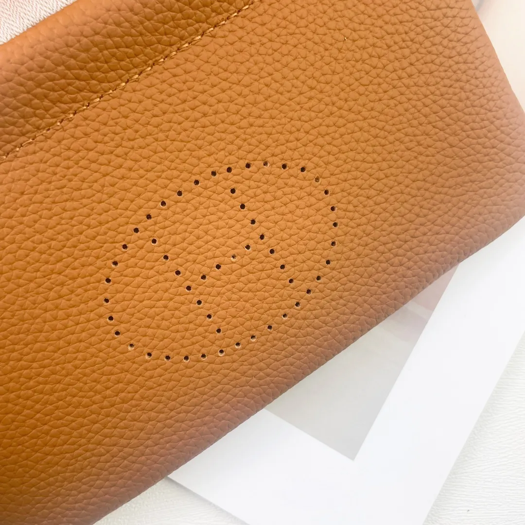 Hermès new model【Hermes】💰180 💋New first-layer cowhide wallet 💋Soft touch, magnetic buckle opening and closing 💋Material: imported togo cowhide 💋Size: 19*11 CM 💋Model: 6911