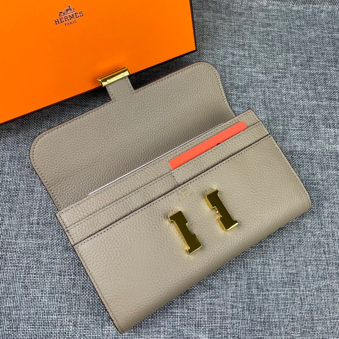 Hermes Constance p270💰 Hermes model: 539 gold buckle togo leather size: 22*11cm 🇫🇷Overseas🇫🇷Imported Togo cowhide, soft and comfortable to the touch. The original replica is matched with gold hardware and has the original OEM code inside. It is exquisite and elegant, and the oil edges are straight and smooth🎈There are two large note slots, a zipper pocket, and 12 card slots inside🚚