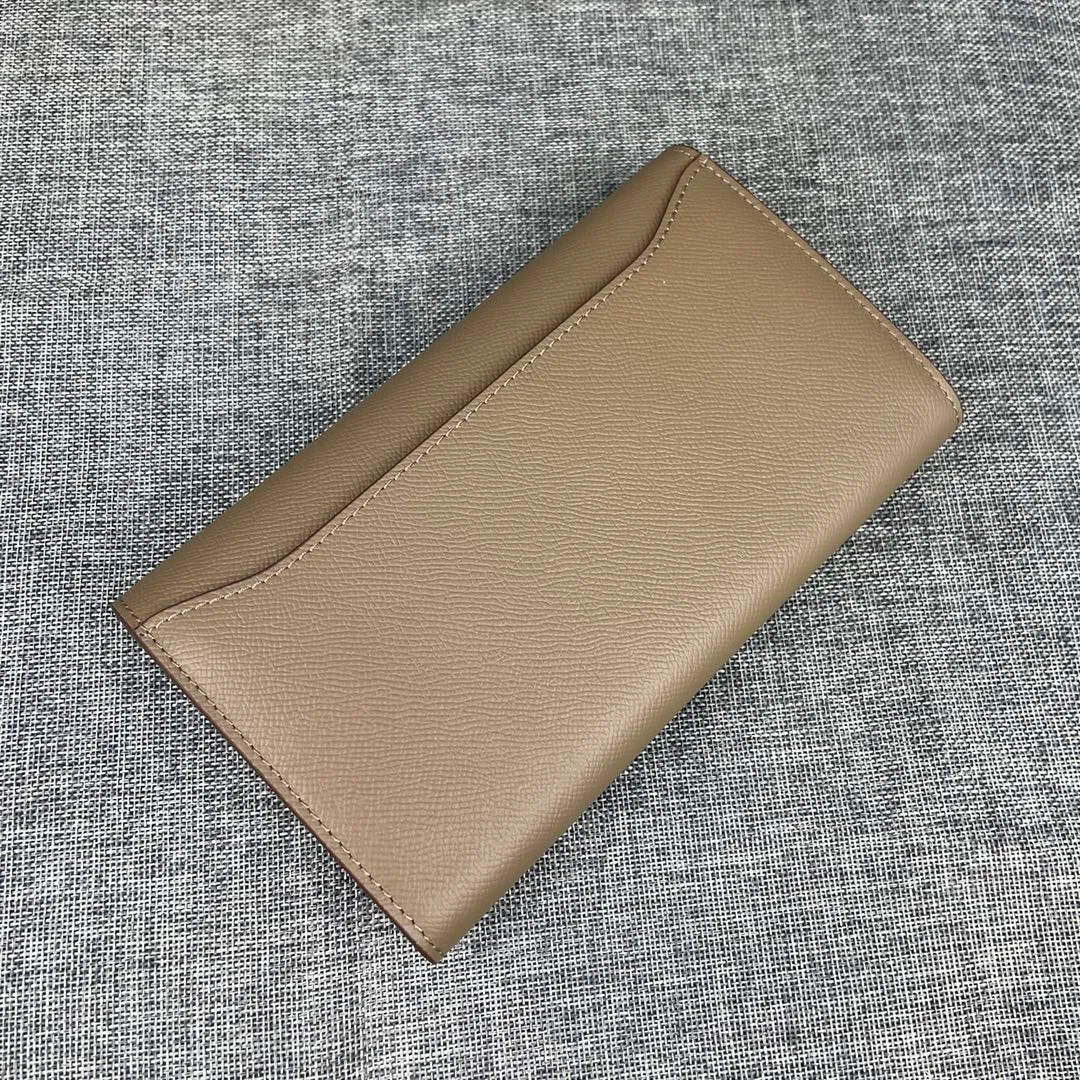Hermes Constance Original Order p290💰 Model: 539 Palm Pattern Gold Buckle Size: 22*11cm Hermes🇫🇷Overseas🇫🇷Imported cowhide, soft and comfortable to the touch. Counter version, OEM code inside, original replica with gold hardware, exquisite and elegant, oil edge is straight and smooth🎈There are two large note slots, a zipper pocket, and 12 card slots🚚