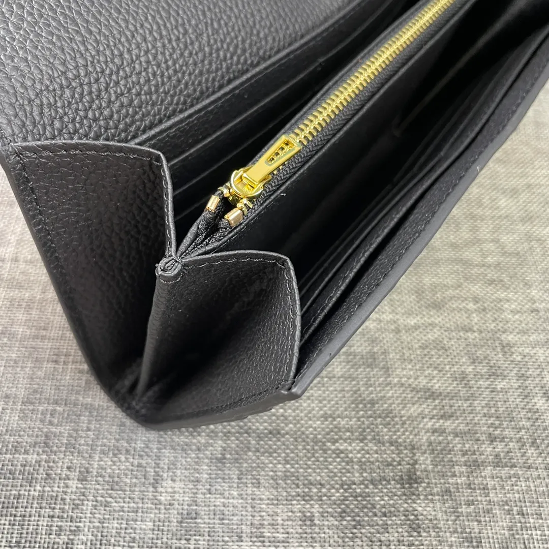 Hermes Constance p270💰 Hermes model: 539 gold buckle togo leather size: 22*11cm 🇫🇷Overseas🇫🇷Imported Togo cowhide, soft and comfortable to the touch. The original replica is matched with gold hardware and has the original OEM code inside. It is exquisite and elegant, and the oil edges are straight and smooth🎈There are two large note slots, a zipper pocket, and 12 card slots inside🚚