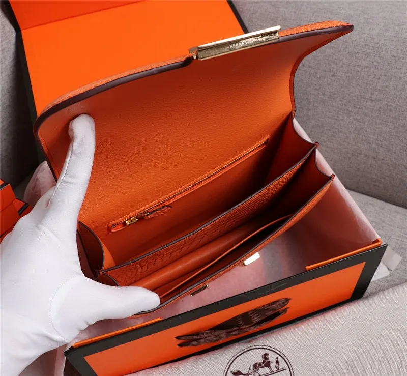 All Categories Official Website "Brand Women's Bags" Women's Bags 💙 Hermes Hermès Made in France - Constance stewardess bag ☣️Crocodile pattern pure steel plated hardware buckle Genuine leather source super good feel Accessories stainless steel laser logo perfect flip arc and three-dimensional sense High-end pure handmade customization 🔮Quality recommendation ‼ ️Size: 23-6-17