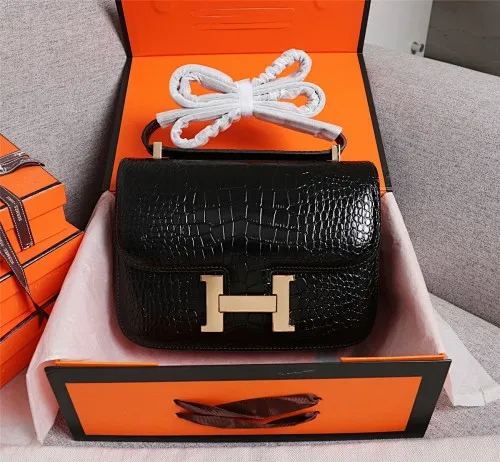 All Categories Official Website "Brand Women's Bags" Women's Bags 💙 Hermes Hermès Made in France - Constance stewardess bag ☣️Crocodile pattern pure steel plated hardware buckle Genuine leather source super good feel Accessories stainless steel laser logo perfect flip arc and three-dimensional sense High-end pure handmade customization 🔮Quality recommendation ‼ ️Size: 23-6-17