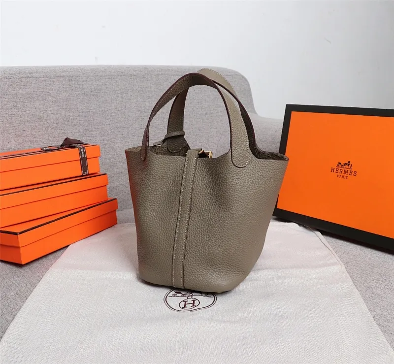All Categories Official Website "Brand Women's Bags" Women's Bags 💙 Hermes Small Size 58002400 Large Size 58002600 We are all repeat customers. If you can only bring one bag when traveling, it must be the Hermès vegetable basket picotin... Reason: ️The bag shape is casual and elegant, and it can be easily matched with many clothes worn when traveling.
