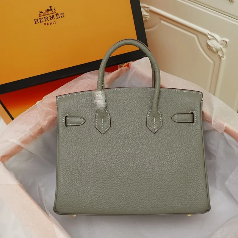 All Categories Official Website "Brand Women's Bags" Women's Bags 💙 Hermes (Platinum original single, new background) Hermès pebbled pattern 30cm 58003800 35cm 58004000 Imported first-layer calfskin 🏼No matter how small the details are, you can see them at a glance🏻Steel hardware, never fade🏻️➰We let the details speak for themselves