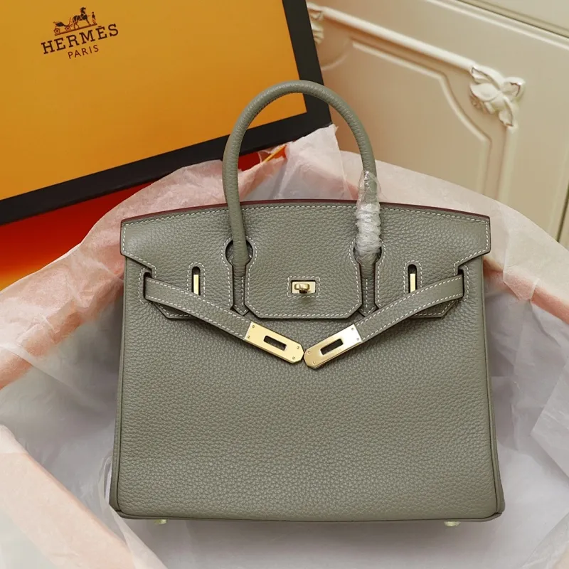 All Categories Official Website "Brand Women's Bags" Women's Bags 💙 Hermes (Platinum original single, new background) Hermès pebbled pattern 30cm 58003800 35cm 58004000 Imported first-layer calfskin 🏼No matter how small the details are, you can see them at a glance🏻Steel hardware, never fade🏻️➰We let the details speak for themselves