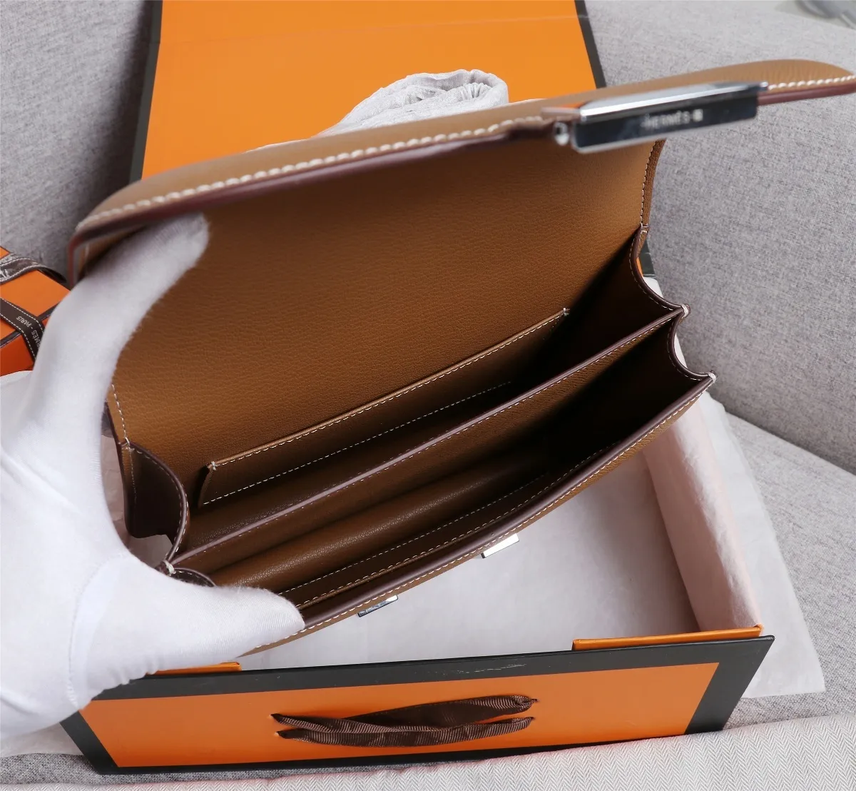 All categories Official website "Brand Women's Bags" Women's bags 💙 Hermes Hermès Made in France Large size 58002800 Small size 58002600 constance stewardess bag ☣️Genuine epsom leather pure steel silver-plated buckle Genuine leather source super good feel Accessories stainless steel laser logo perfect flip arc and three-dimensionality