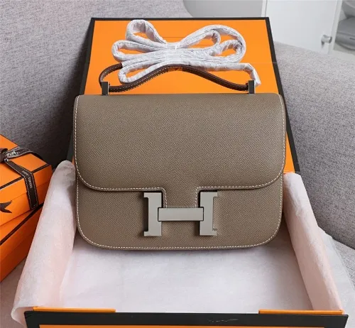 All categories Official website "Brand Women's Bags" Women's bags 💙 Hermes Hermès Made in France Large size 58002800 Small size 58002600 constance stewardess bag ☣️Genuine epsom leather pure steel silver-plated buckle Genuine leather source super good feel Accessories stainless steel laser logo perfect flip arc and three-dimensionality
