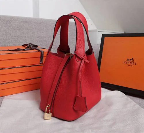 All Categories Official Website "Brand Women's Bags" Women's Bags 💙 Hermes Small Size 58002400 Large Size 58002600 We are all repeat customers. If you can only bring one bag when traveling, it must be the Hermès vegetable basket picotin... Reason: ️The bag shape is casual and elegant, and it can be easily matched with many clothes worn when traveling.