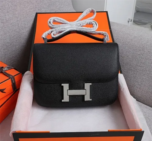 All categories Official website "Brand Women's Bags" Women's Bags 💙 Hermes 2022 Official New Hermès Women's Crossbody Bag Wholesale Genuine Epsom leather Pure steel silver-plated buckle Large size 58002500 Small size 58002300 High quality Size: Large size 22-6-17CM Small size 19-5-14.5CM