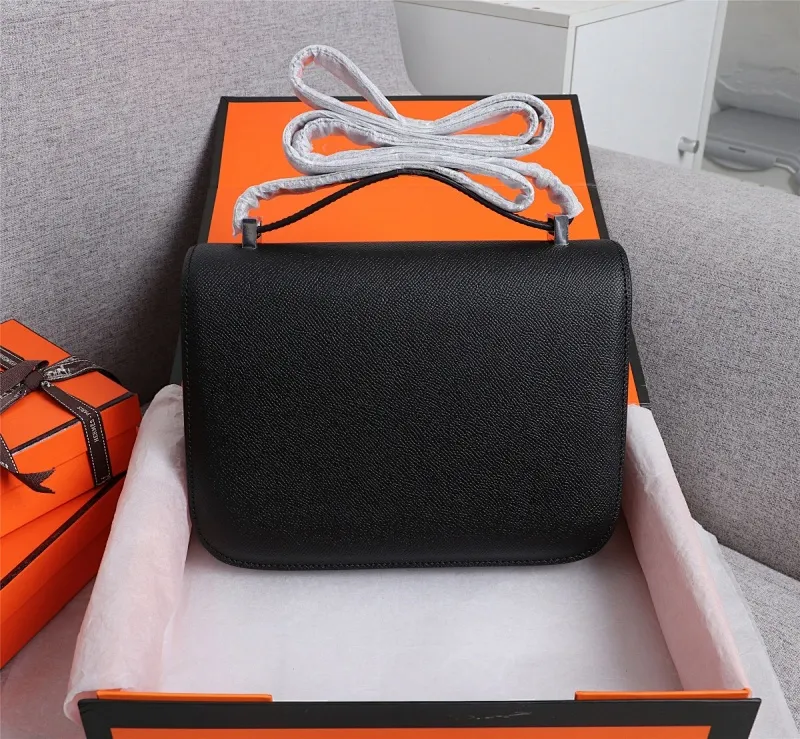 All categories Official website "Brand Women's Bags" Women's Bags 💙 Hermes 2022 Official New Hermès Women's Crossbody Bag Wholesale Genuine Epsom leather Pure steel silver-plated buckle Large size 58002500 Small size 58002300 High quality Size: Large size 22-6-17CM Small size 19-5-14.5CM