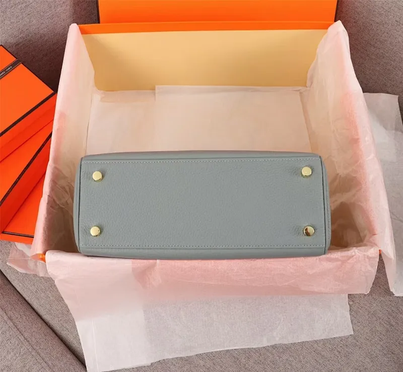 All Categories Official Website "Brand Women's Bags" Women's Bags 💙 Hermes 2022 Official New Hermes Kelly Original Princess Bag Original Calfskin Outside Sheepskin Goat Pattern Wholesale Small Size 58002700 Medium Size 58002900 Large Size 58003200 High Quality Size: Small 25CM Medium 28CM