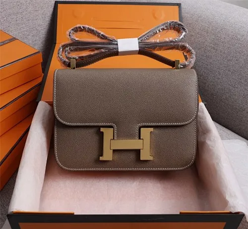 All categories Official website "Brand Women's Bags" Women's Bags 💙 Hermes 2022 Official New Hermès Women's Crossbody Bag Wholesale Genuine Epsom leather Pure steel silver-plated buckle Large size 58002500 Small size 58002300 High quality Size: Large size 22-6-17CM Small size 19-5-14.5CM