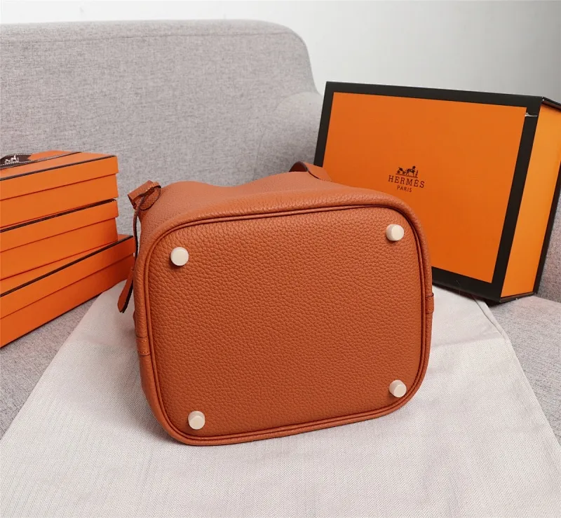 All Categories Official Website "Brand Women's Bags" Women's Bags 💙 Hermes 2022 Official New Hermès Vegetable Basket Women's Hand Crossbody Two-Purpose Bag Wholesale Large Size 58002300 Small Size 58002200 High Quality Size: Large Size 22CM Small Size 18CM