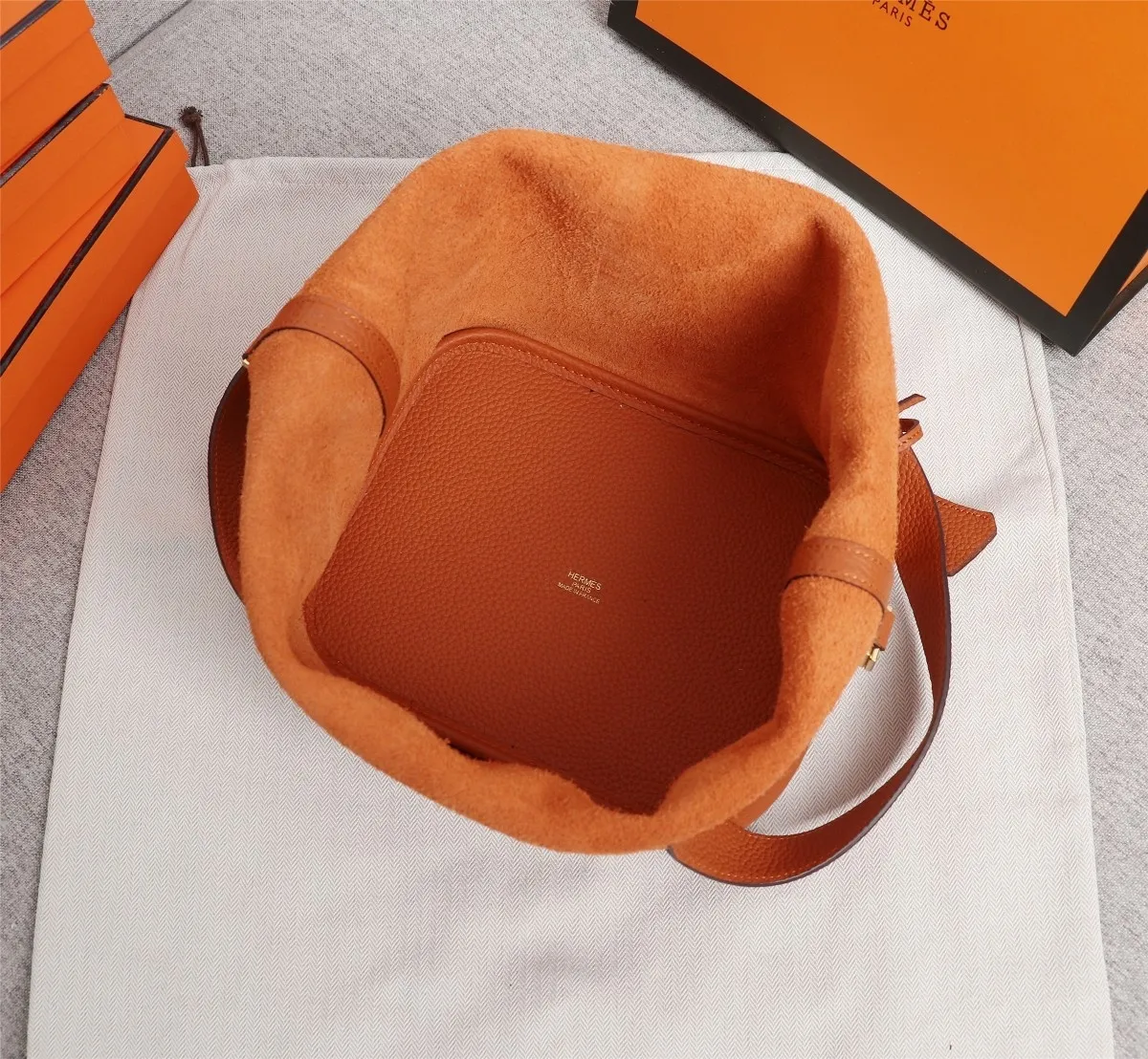 All Categories Official Website "Brand Women's Bags" Women's Bags 💙 Hermes 2022 Official New Hermès Vegetable Basket Women's Hand Crossbody Two-Purpose Bag Wholesale Large Size 58002300 Small Size 58002200 High Quality Size: Large Size 22CM Small Size 18CM