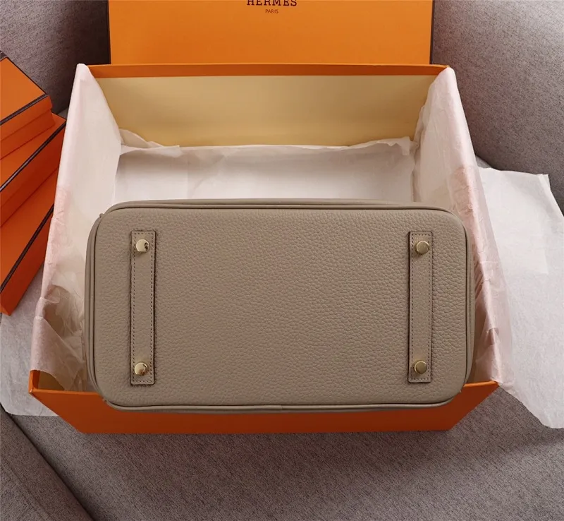 All Categories Official Website "Brand Women's Bags" Women's Bags 💙 Hermes (exclusive factory code, goat pattern inside) Hermès Hermès platinum first layer with lychee pattern, not common in the market, inside zipper puller, copper lock with logo, 25cm 58002800 30cm 58003000 35cm 58003200 五