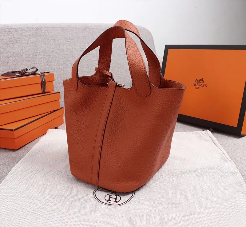 All Categories Official Website "Brand Women's Bags" Women's Bags 💙 Hermes 2022 official new Hermes women's hand-carrying cross-body dual-use bag wholesale Large size 58002300 Small size 58002150 High quality Size: Large size 22CM Small size 18CM