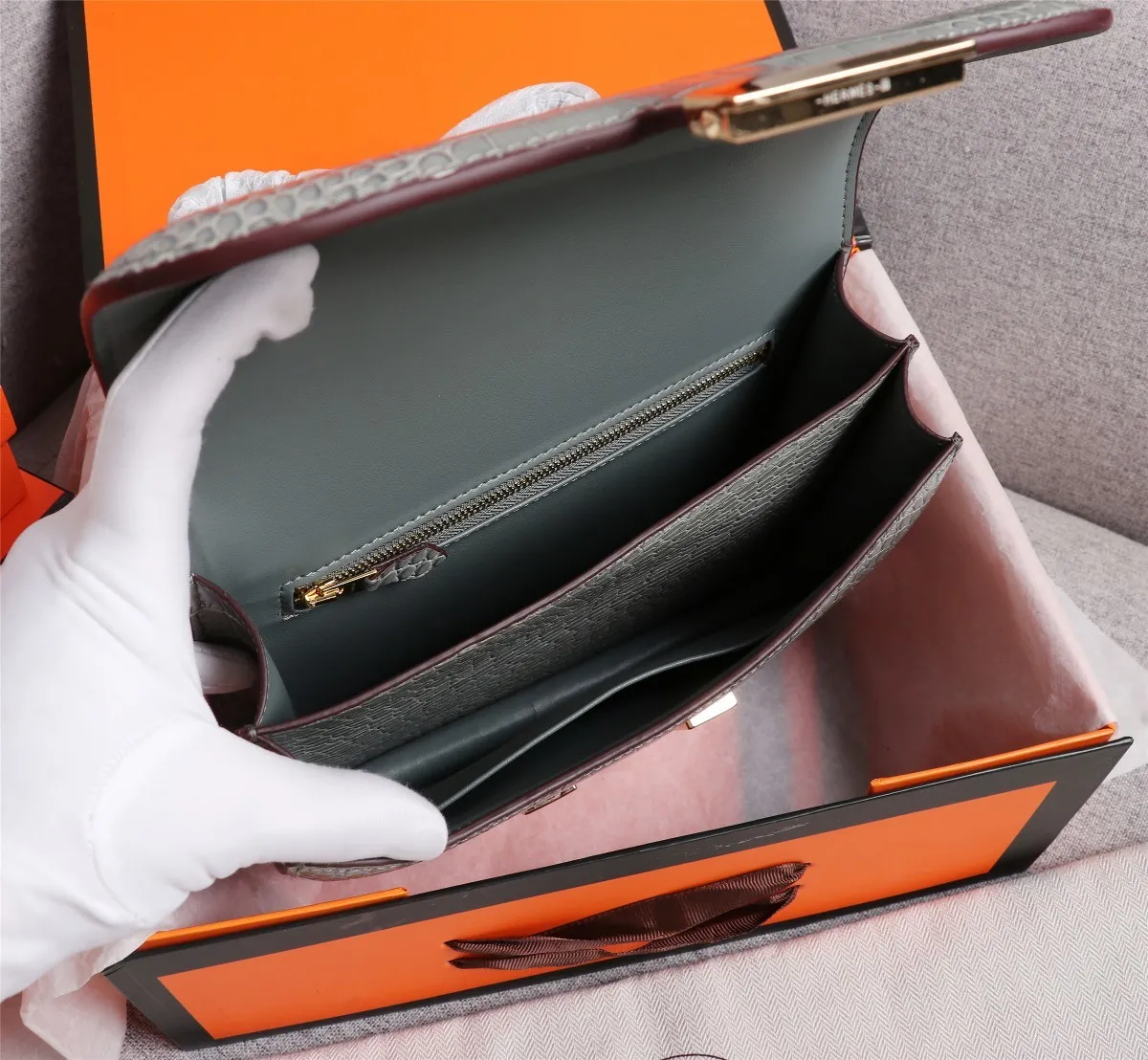 All Categories Official Website "Brand Women's Bags" Women's Bags 💙 Hermes 2022 Official New Hermes Constance Stewardess Bag Wholesale Crocodile Skin Full Pure Steel Plated Hardware Buckle 58003350 High Quality Size: 23-6-17CM