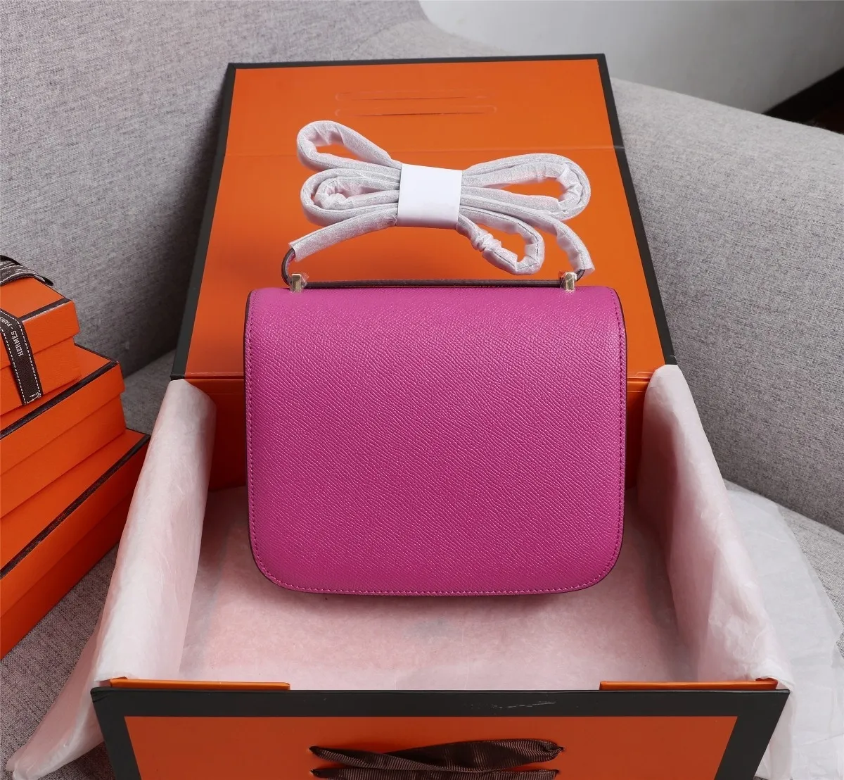 All categories Official website "Brand Women's Bags" Women's bags 💙 Hermes Hermès Made in France Large size 58002800 Small size 58002600 constance stewardess bag ☣️Genuine epsom leather pure steel silver-plated buckle Genuine leather source super good feel Accessories stainless steel laser logo perfect flip arc and three-dimensionality