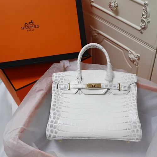 All Categories Official Website "Brand Women's Bags" Women's Bags 💙 Hermes (original order, new background) Hermes H Birkin glossy crocodile CK67 Vert Fonce 30cm 58004500 35cm 58004700 The most beautiful and classic high-gloss crocodile pattern among the favorites! Unique texture, pure steel